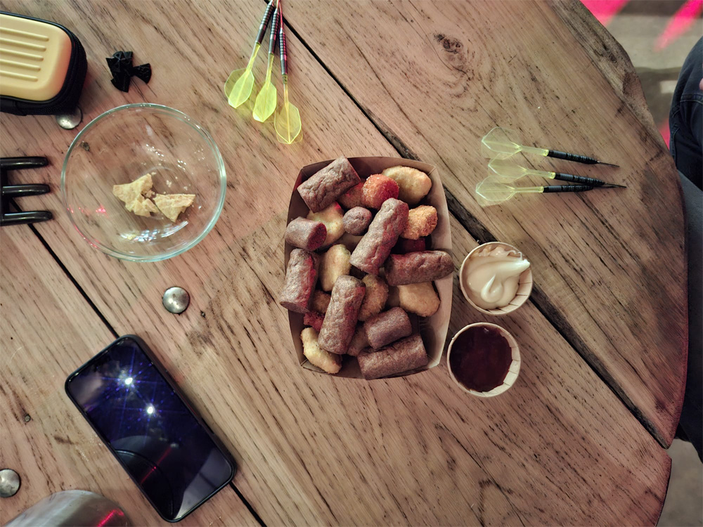 Sauzen met snacks