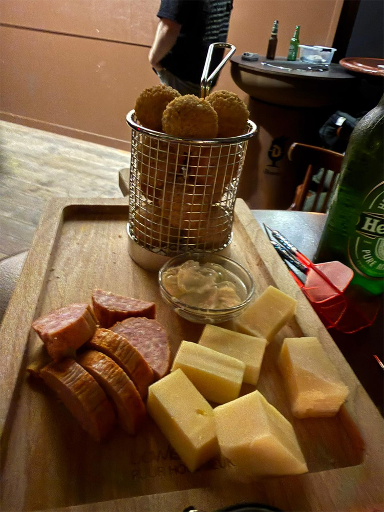 Worst-kaas scenario met matige snacks